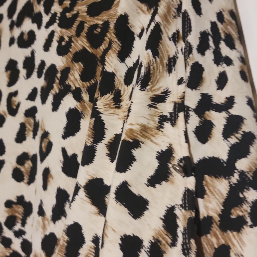 Susan Graver Top with Split Sleeves Leopard Size 1X - Picture 4 of 7